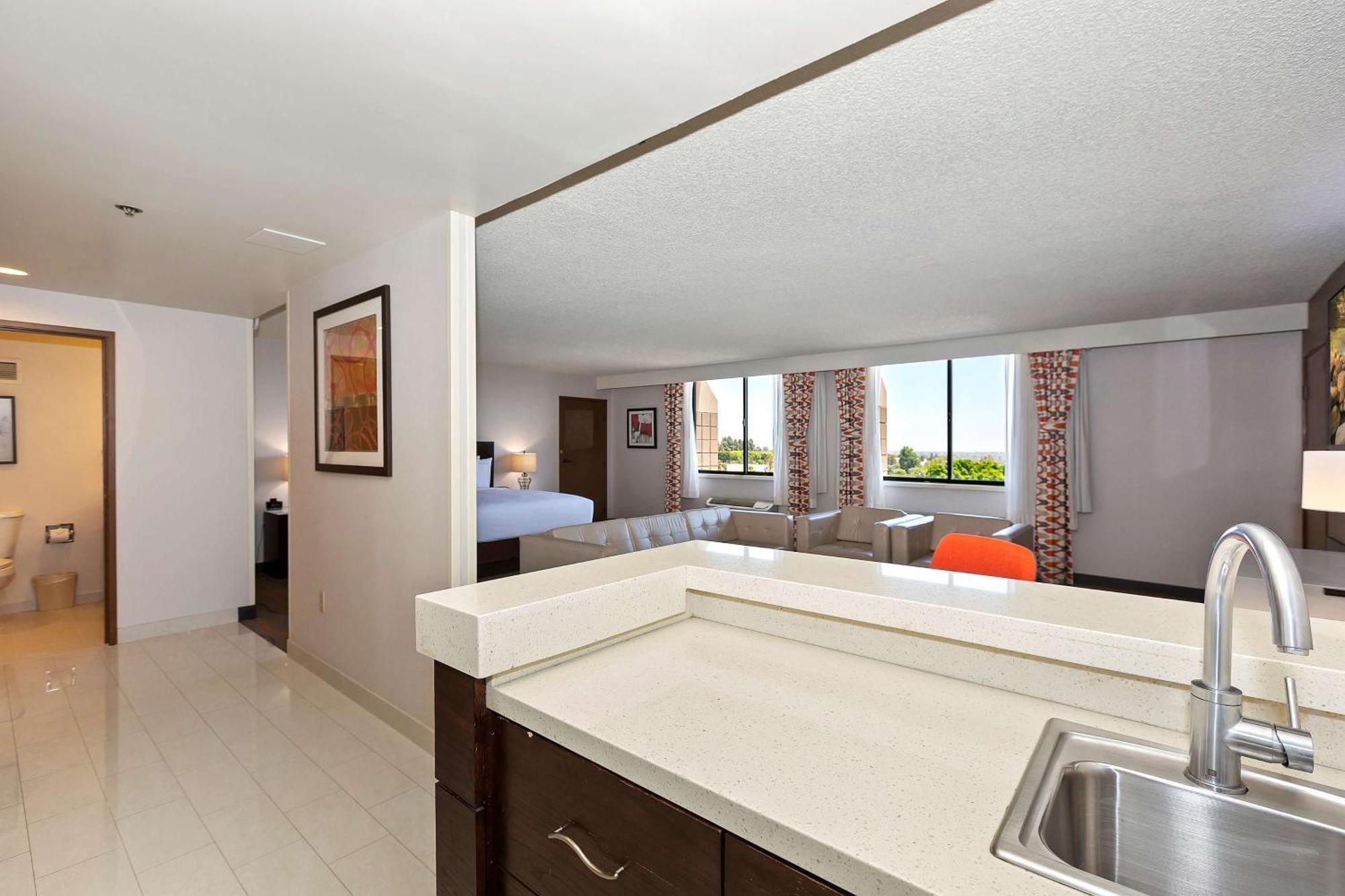 Doubletree By Hilton Whittier Hotel Eksteriør billede