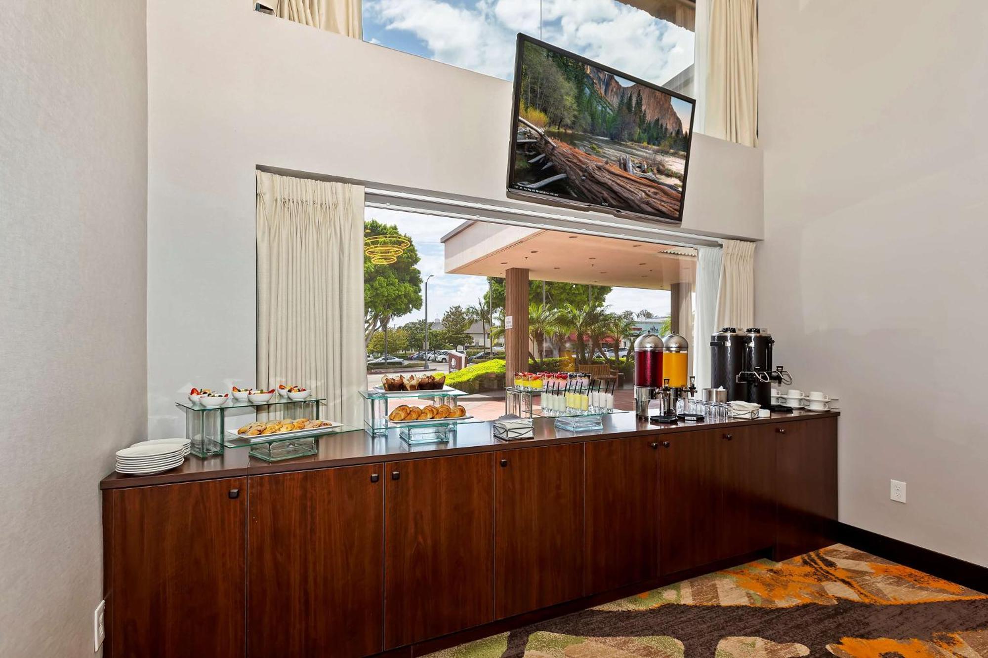 Doubletree By Hilton Whittier Hotel Eksteriør billede
