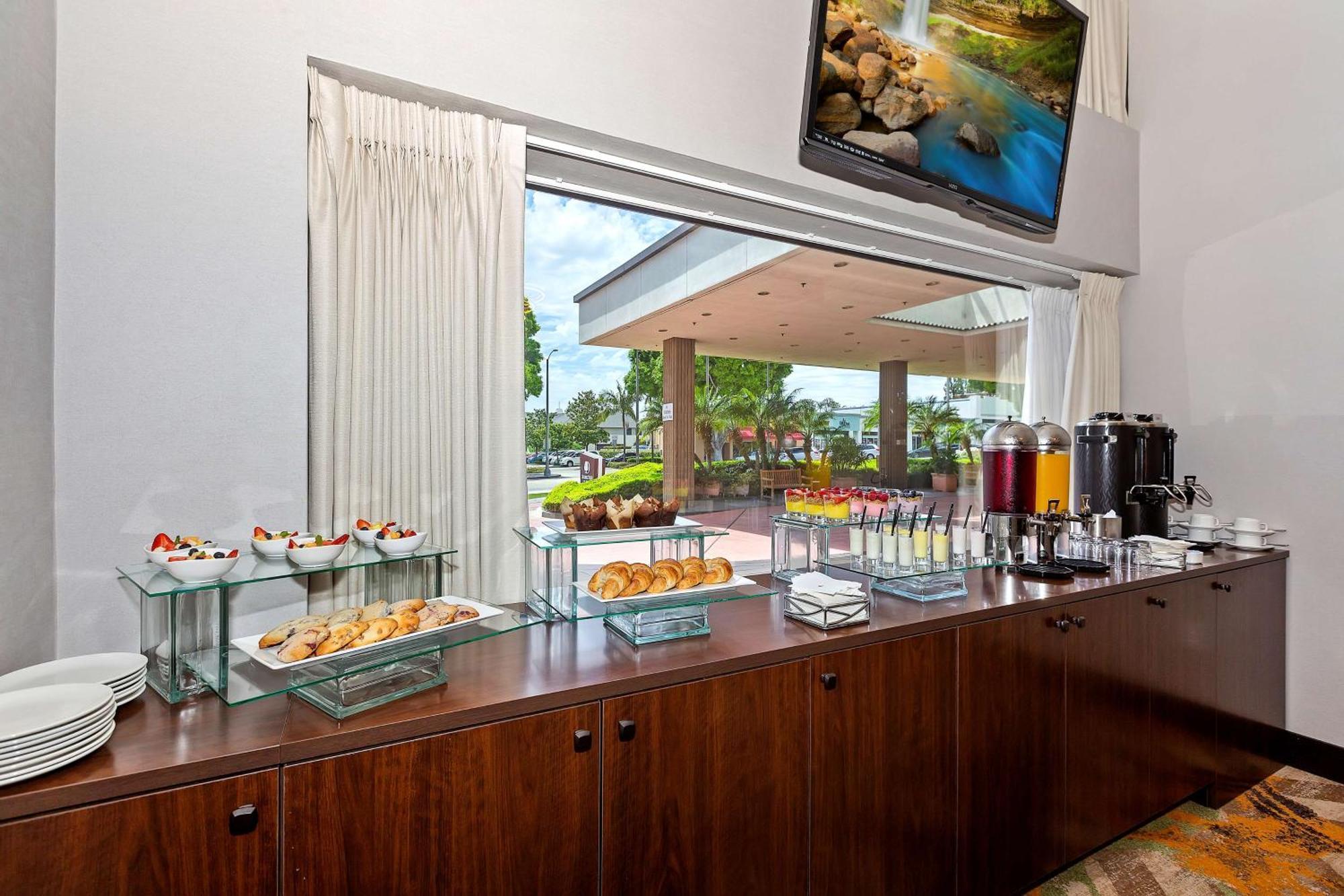 Doubletree By Hilton Whittier Hotel Eksteriør billede